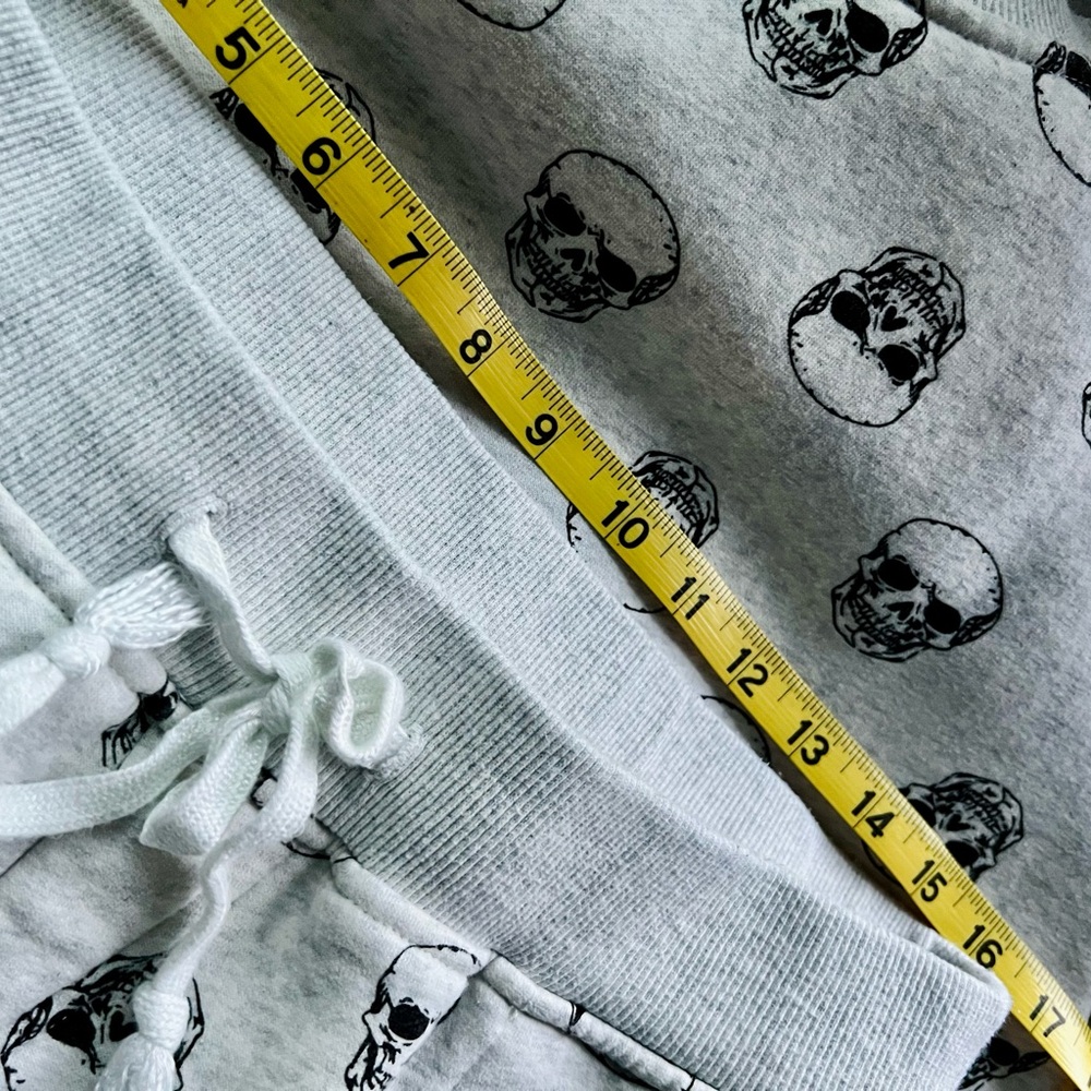 Women’s Jogger Lounging Set, Heather Gray with Skull Print, Cotton Blend, Sz-XL - Picture 7 of 13